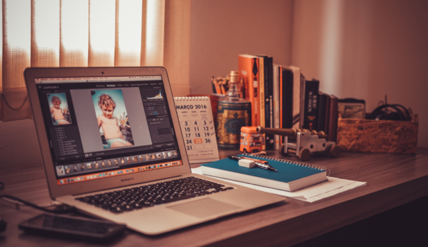 دمج العمل الحر مع المنتجات الرقمية